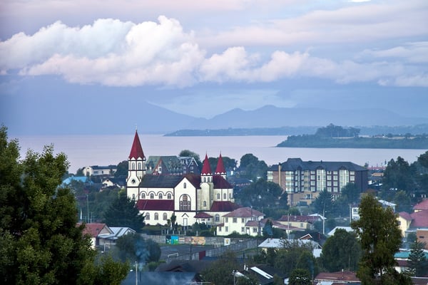 SUR020P _ Lake District _ Puerto Varas Town