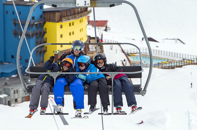 Family skiing in Portillo